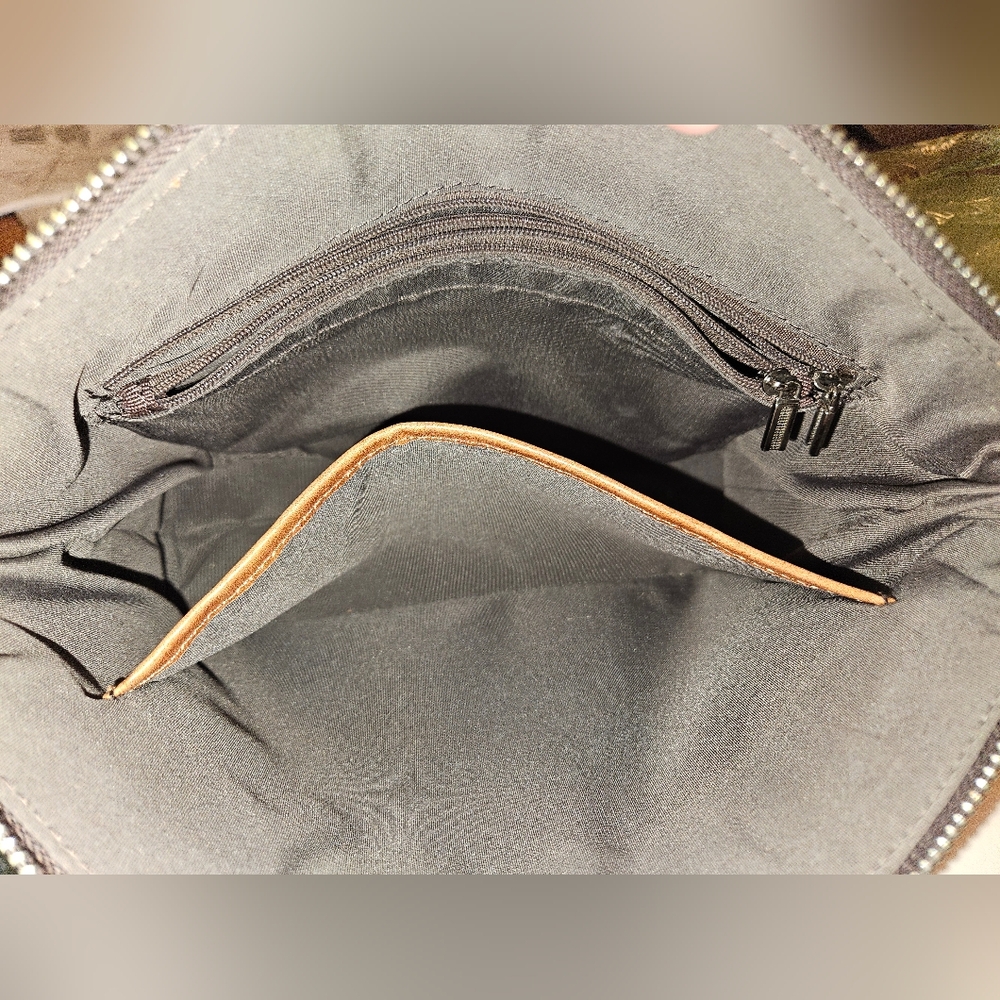 Cogna Leather Purse - Picture 11 of 16